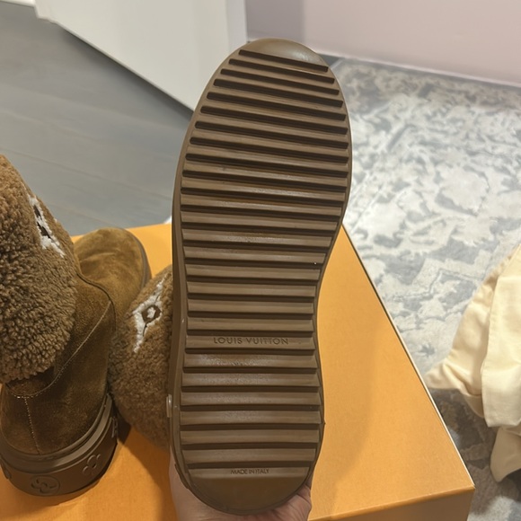 AUTHENTIC LV SnowDrop flat boots / SOLD OUT EVERYWHERE !!! - Picture 5 of 9